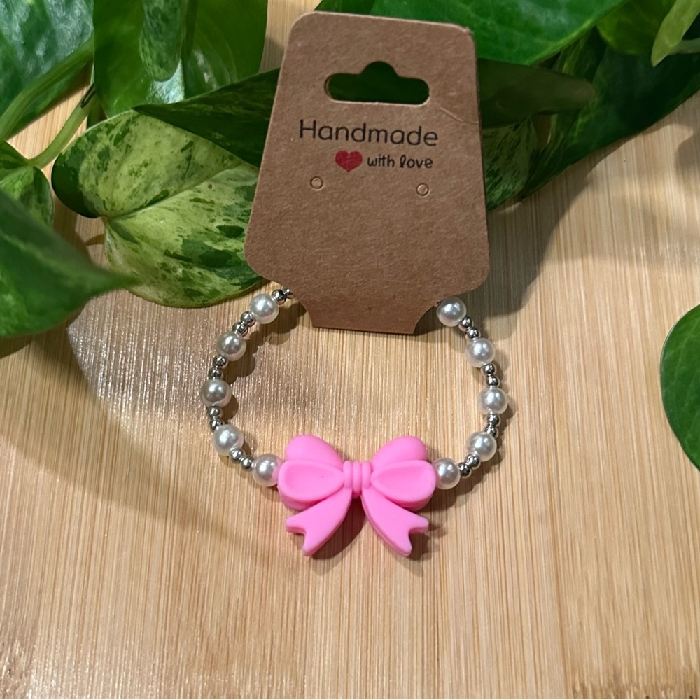 ✨Kids’ Pearl & Silver Stretchy Beaded Bracelet | Handmade | Silicone Bow Accent🎀